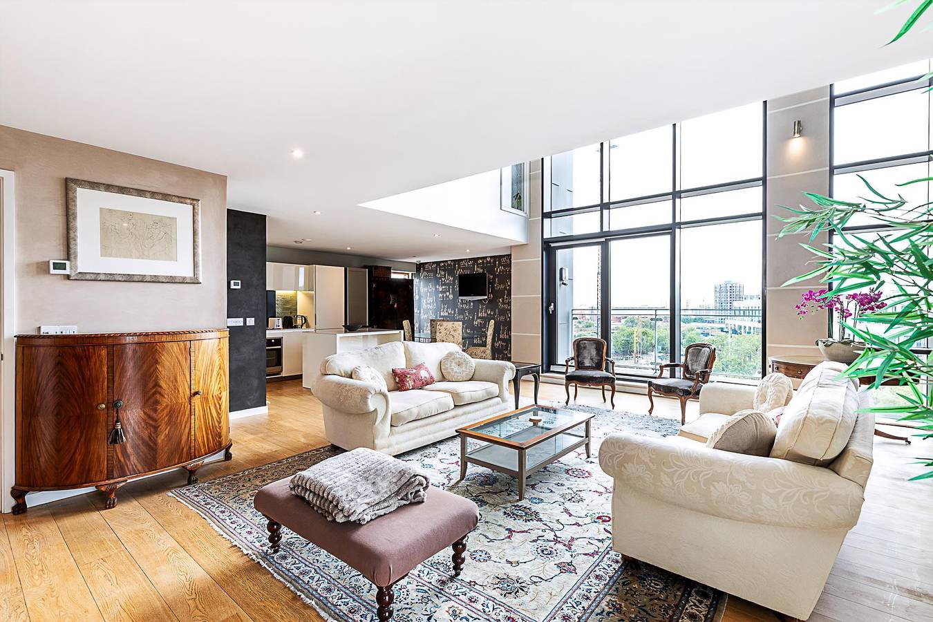 Hel lejlighed, Private Penthouse Above the Crowds in Wandsworth, London