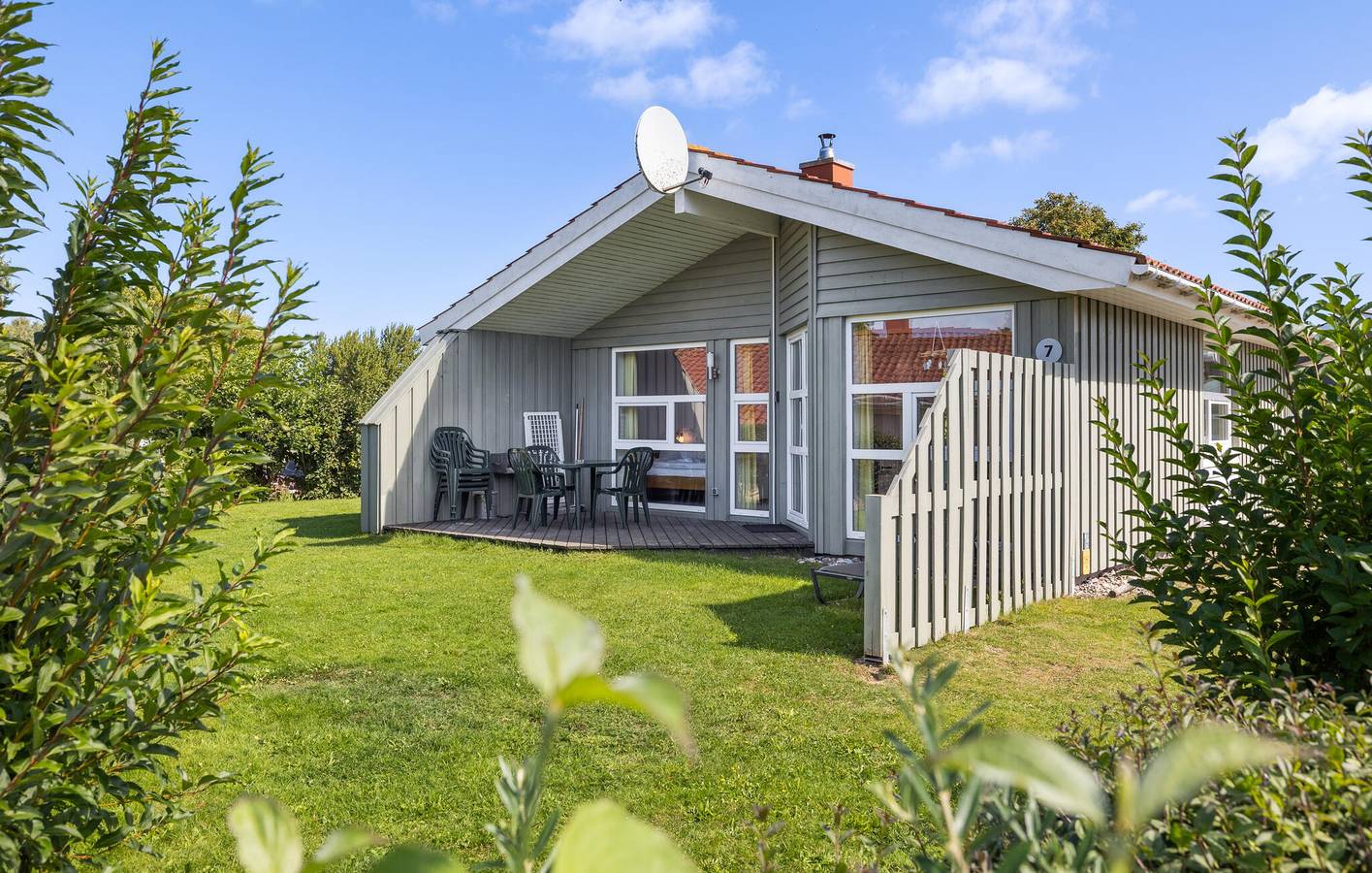 Appartement am Strand mit Parkplatz, Terrasse und TV in Schönhagen, Brodersby