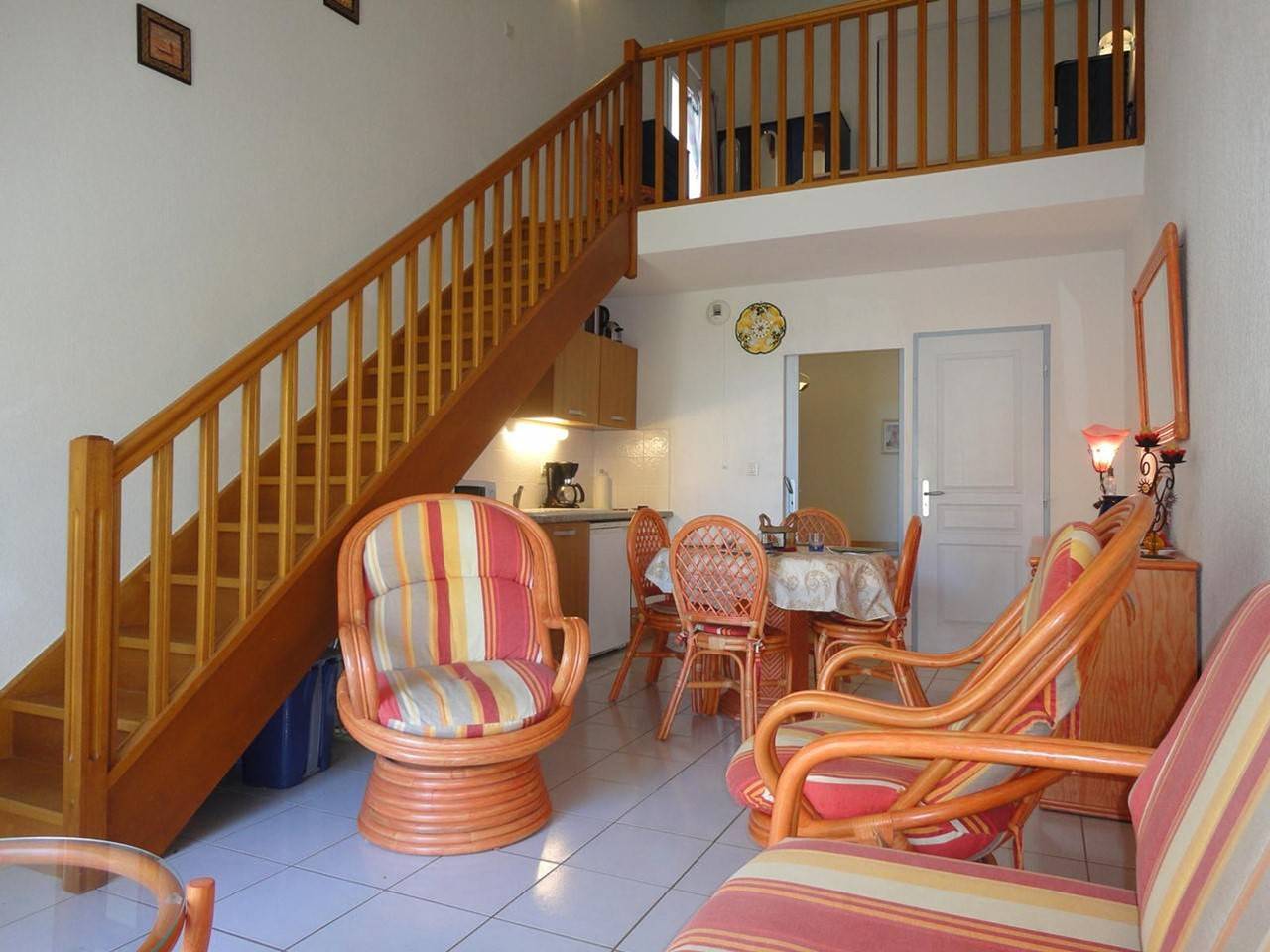 Gemütliches 2-Zimmer-Haus mit Pool, Terrasse und Parken, 800m vom Strand in Saint Pierre la Mer, Fleury