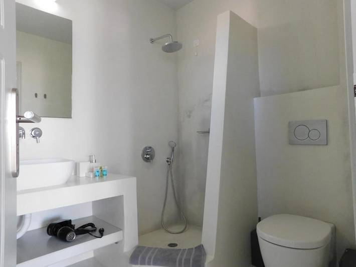 Chambre d’hôte pour 3 personnes, avec jardin à Perissa - 3