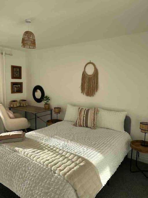Relax with spectacular views and Hot Tub in Strangford Lough