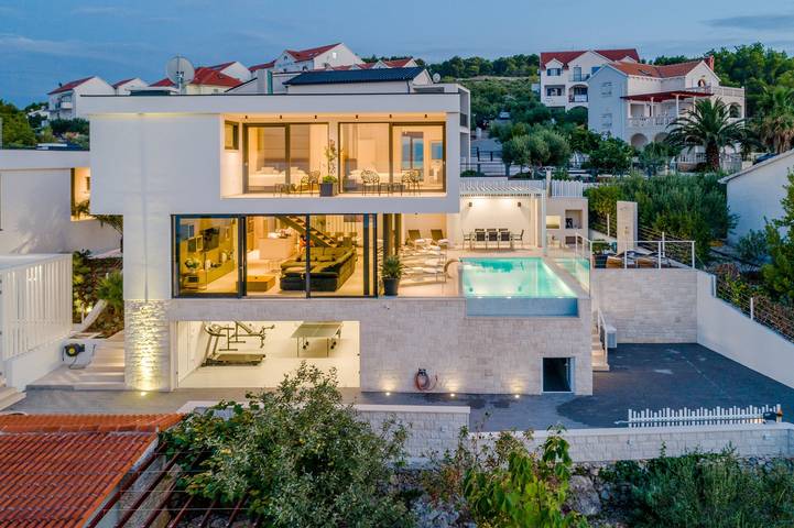 Villa pour 10 personnes, avec piscine ainsi que vue sur l’océan et jardin à Sutivan - 2