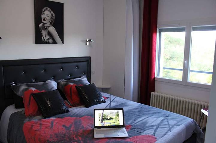 Entire apartment, Ambiance Cinéma sur les Hauteurs de Chatel-guyon in Châtel-Guyon, Volcans d'Auvergne Regional Nature Park