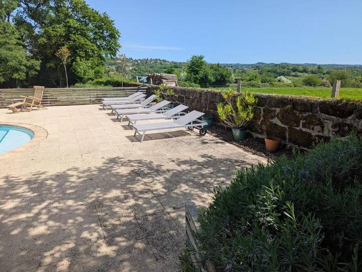 Location de vacances pour 14 personnes, avec piscine et jardin ainsi que vue sur le lac et vue, animaux acceptés à Thiviers - 2