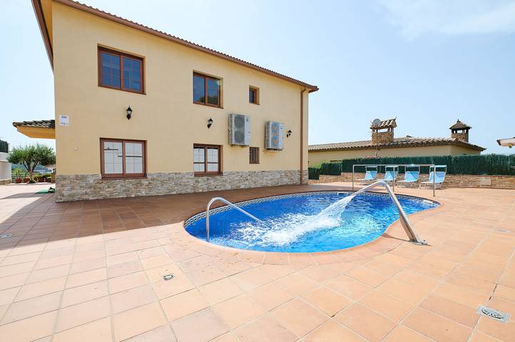 Holiday home for 12 people, with balcony in Blanes