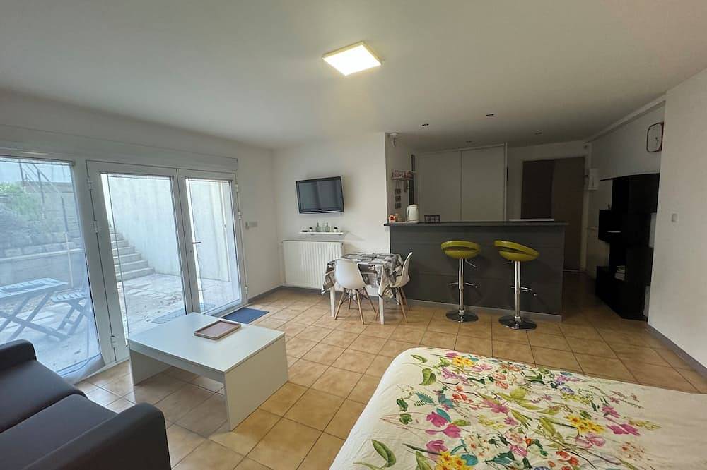 Apartamento entero, Nice and quiet Studio near Roissy, Chantilly and Asterix in Luzarches, Valle del Oise