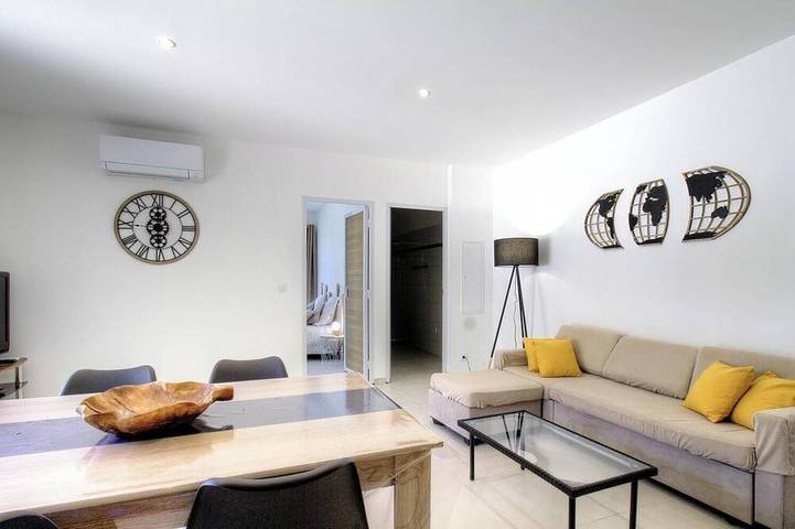 Location de vacances pour 4 personnes, avec terrasse ainsi que jacuzzi et piscine à Cateri - 2