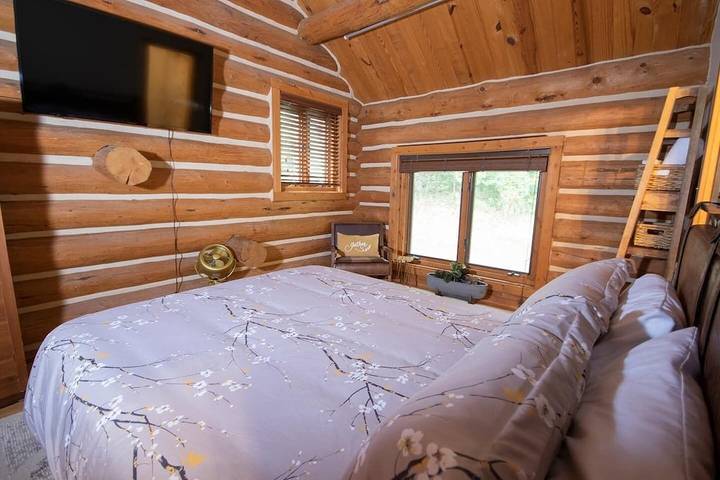 Vacation rental for 15 people, with hot tub and yard as well as sauna in Loudoun County