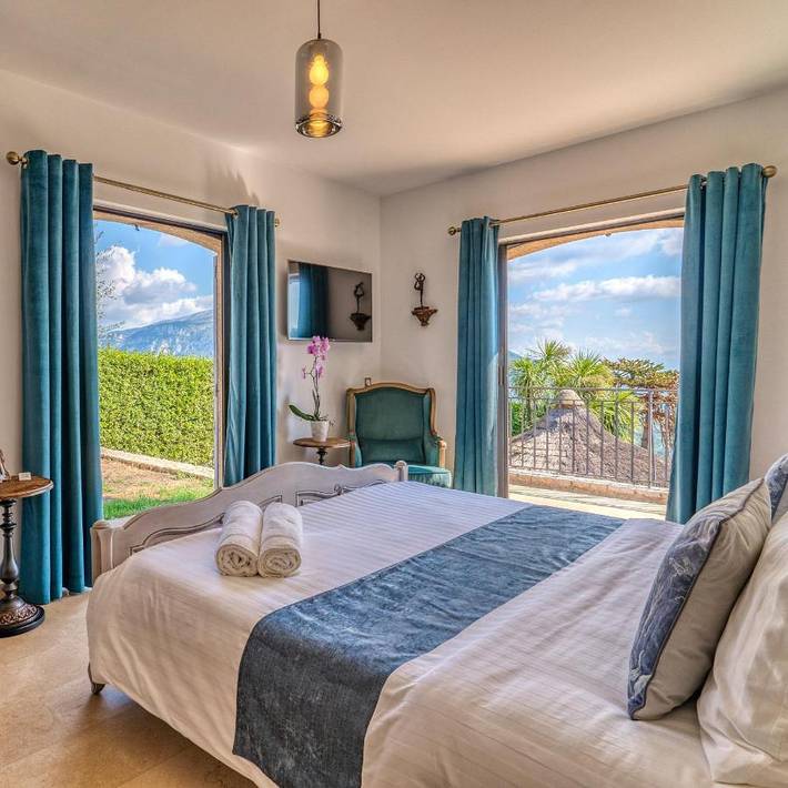 Location de vacances pour 4 personnes, avec vue et piscine ainsi que jardin et sauna à Le Bar-sur-Loup - 4