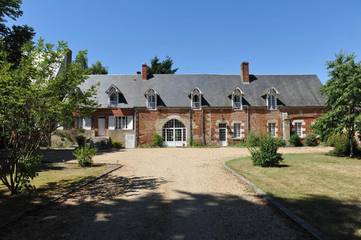 Maison de campagne pour 15 personnes, avec terrasse ainsi que piscine et jardin, animaux acceptés à Vitry-aux-Loges