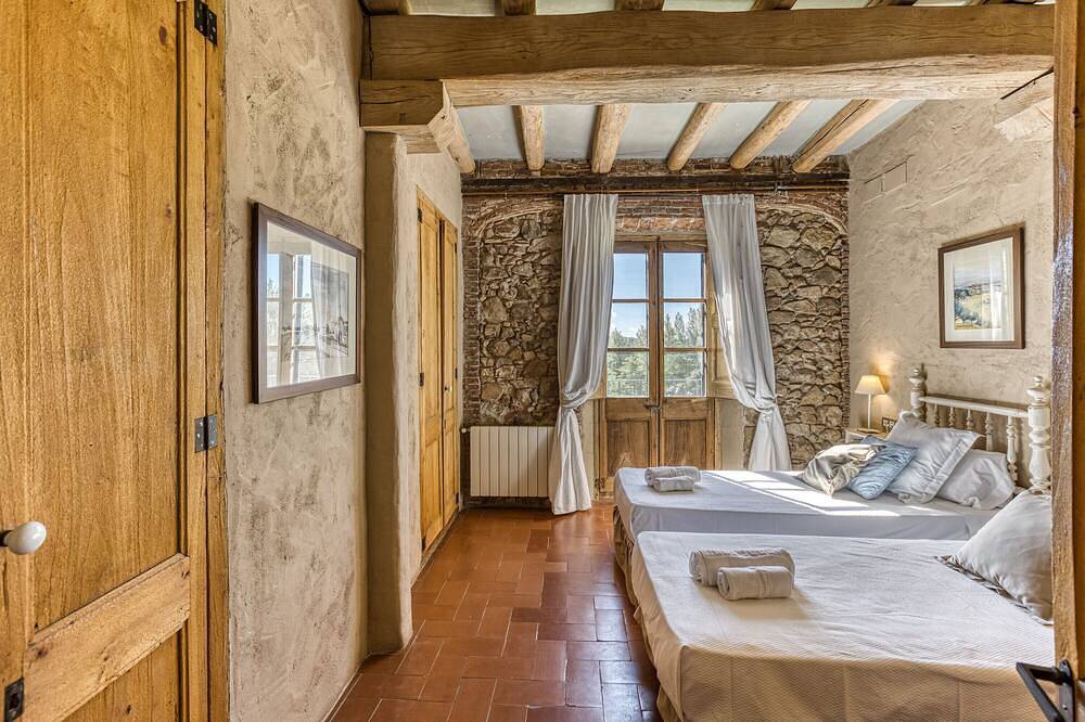 Villa 'Romana Restaurada Entre' con vistas a la montaña, piscina privada y Wi-Fi in Arbucias, Provincia de Gerona