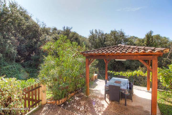 Gîte pour 4 personnes, avec Terrasse ainsi que Jardin et Vue dans Sagone - 2