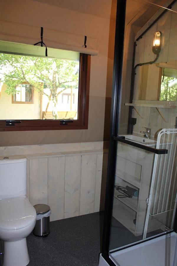 Location de vacances pour 5 personnes, avec vue ainsi que terrasse et jardin à Ypres - 4