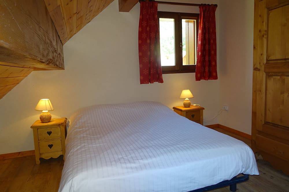 Apartamento entero, 4/6 person duplex apartment in chalet, balcony, swimming pool in La Chapelle-en-Valgaudémar, Parque Nacional de los Ecrins