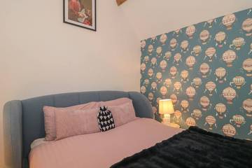 Log Cabin for 6 People in Bath, The Cotswolds, Photo 3