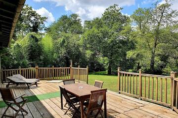 Gîte pour 5 personnes, avec terrasse ainsi que jardin et piscine, animaux acceptés à Linxe