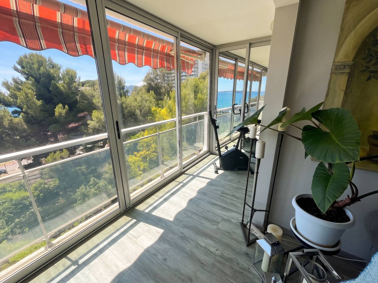 Appartement entier, Appartement lumineux avec jacuzzi à Cannes 60 m² in Cannes La Bocca, Cannes
