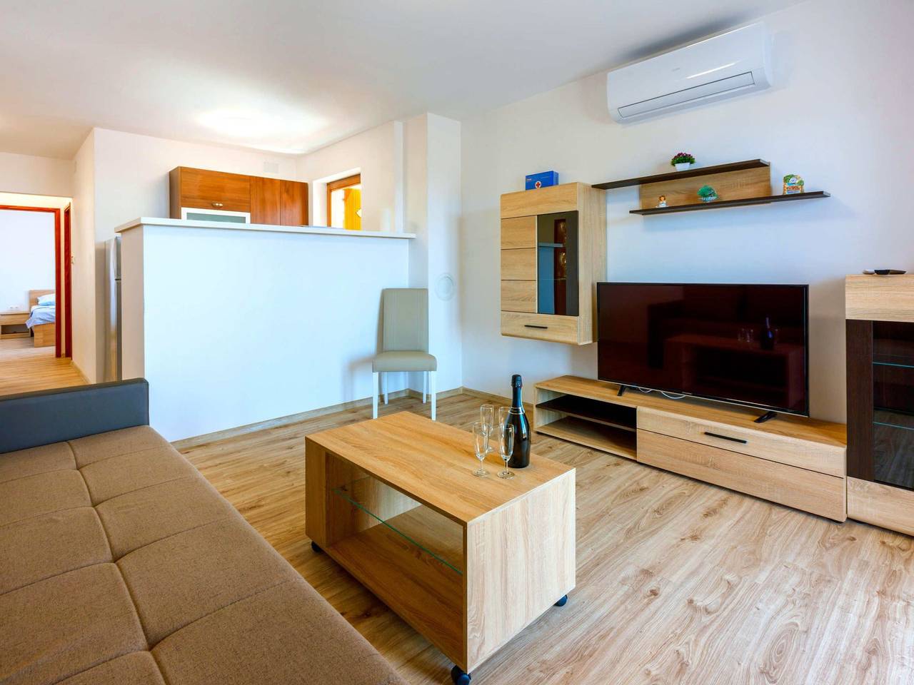 Ganze Wohnung, Fewo mit privatem Balkon und Gemeinschaftspool in Novi Vinodolski, Primorje-Gorski Kotar