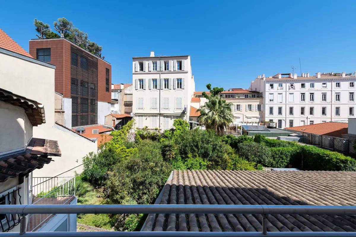 Entire apartment, 3P Terrace & Calm Cannes Centre in Cannes, Mediterranean Coast (France)