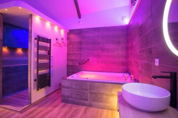 Location de vacances pour 2 personnes, avec terrasse ainsi que sauna et jacuzzi à Pleslin-Trigavou - 4