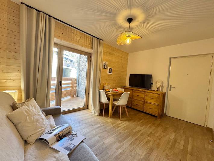 Studio entier, Studio cosy à Vars avec terrasse et parking privé in Vars, Région de Briançon