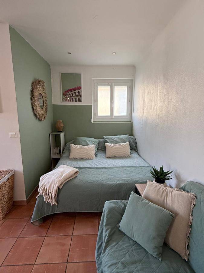 Appartement entier, One-Bedroom Apartment in Aimargues, Côte méditerranéenne (France)