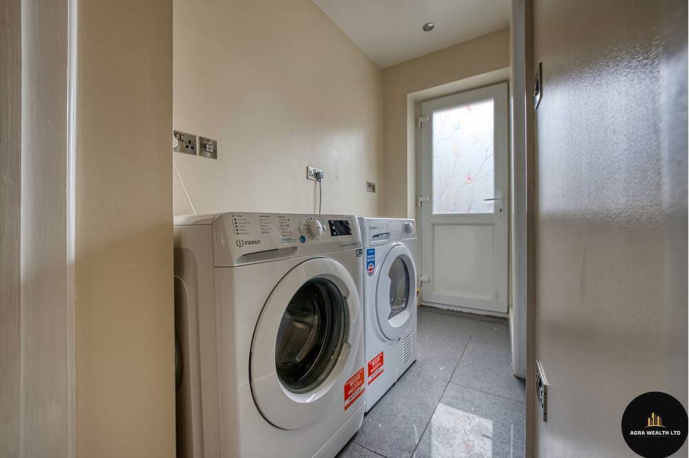 Warwick University | 4Br Retreat | 6 Beds, 3 Baths in Coventry, Birmingham Area