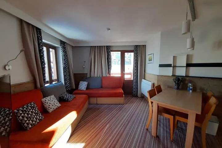 Apartamento de vacaciones para 5 personas, con vistas además de piscina y terraza - 1