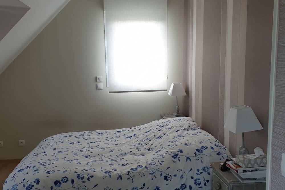 House with heated swimming pool 10x4ml in Sallenelles between Cabourg and Ouistreham. in Sallenelles, Caen und Umgebung