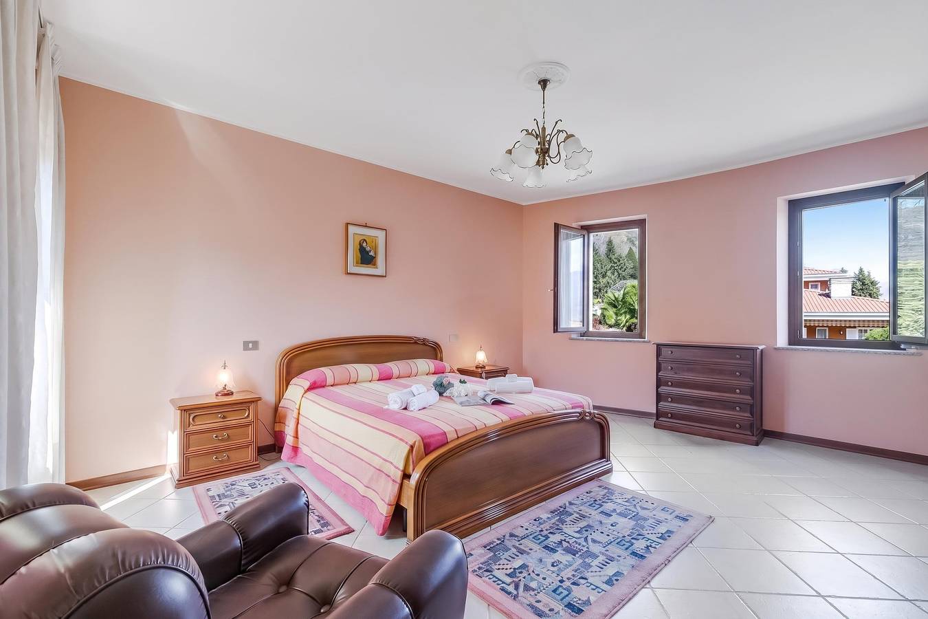 Ganze Wohnung, Old Pella: 100m to Lake Orta, Terrace and Views in Pella, Comune di Pella