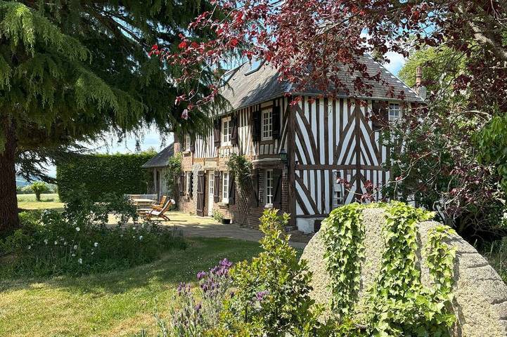 Location de vacances pour 8 personnes, avec Terrasse à Le Mesnil-Durand