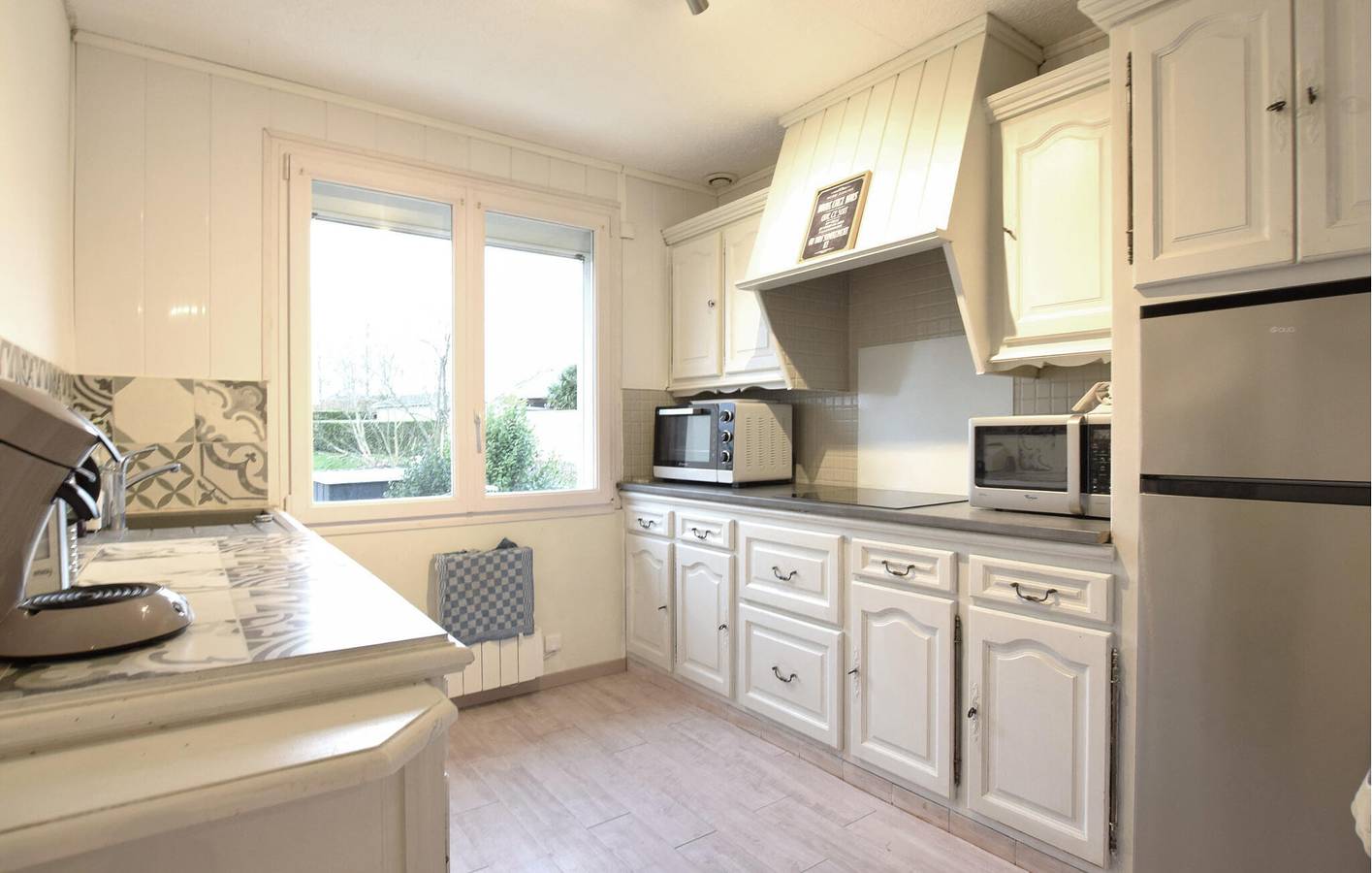 Acogedor apartamento con jardín, pista de petanca, WiFi y aparcamiento, cerca del centro de la ciudad. in Équemauville, Region de Lisieux