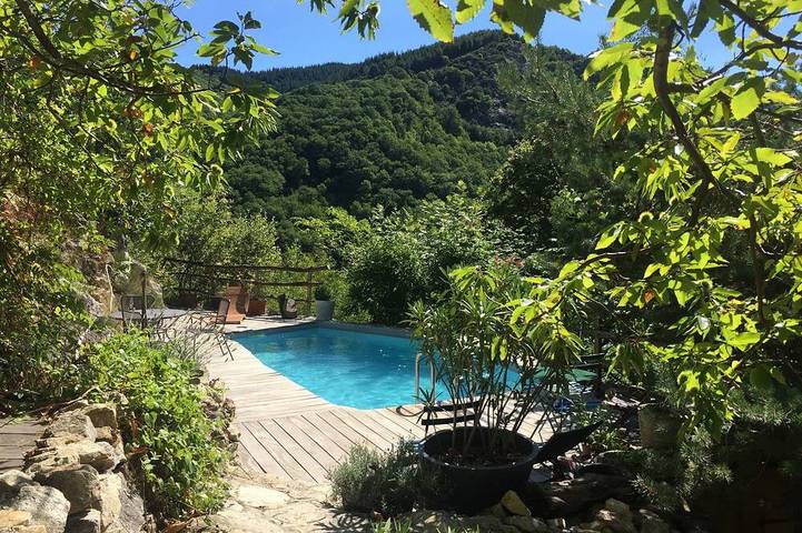 Location de vacances pour 5 personnes, avec Terrasse et Jardin à Juvinas