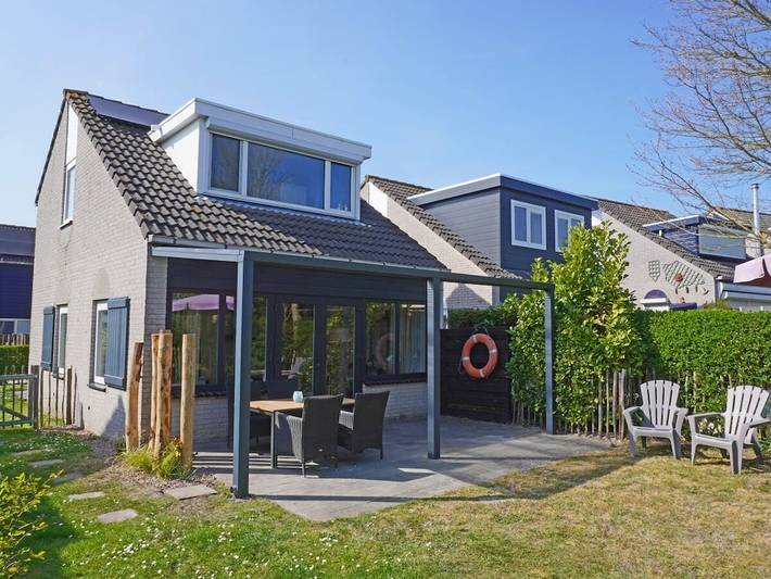 Ferienhaus für 4 Personen, mit Terrasse und Garten sowie Pool