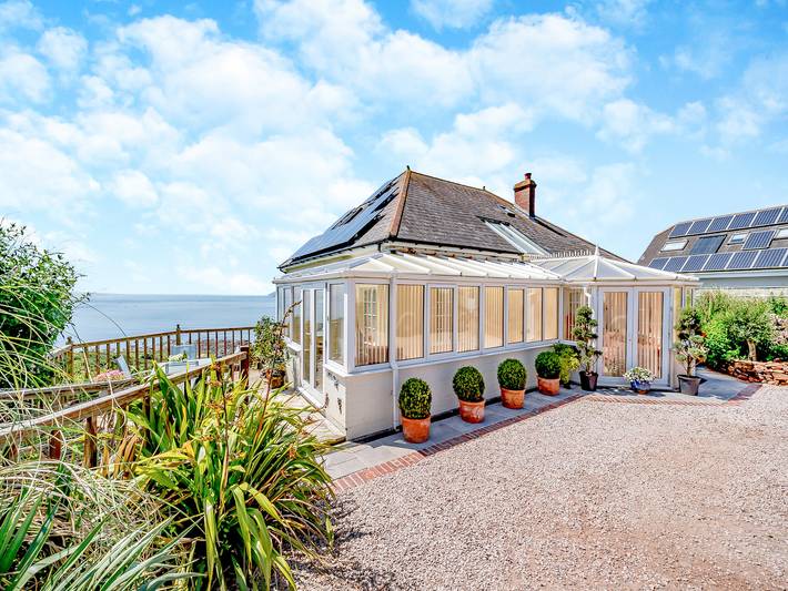Log cabin for 4 people, with garden in South Devon