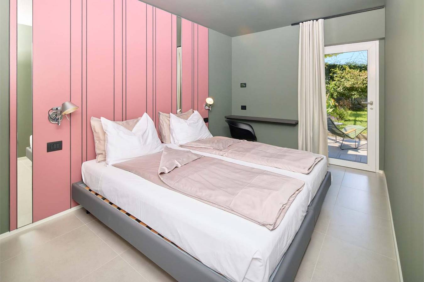 Apartamento entero, Apartamento con vistas a la montaña, aparcamiento, terraza y WiFi in Nago-Torbole, Montañas Garda