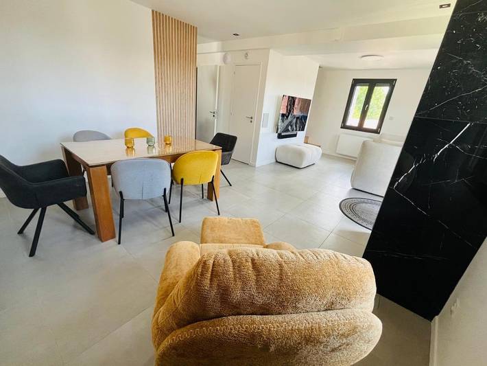 Gîte pour 4 personnes, avec terrasse et vue à Lovagny
