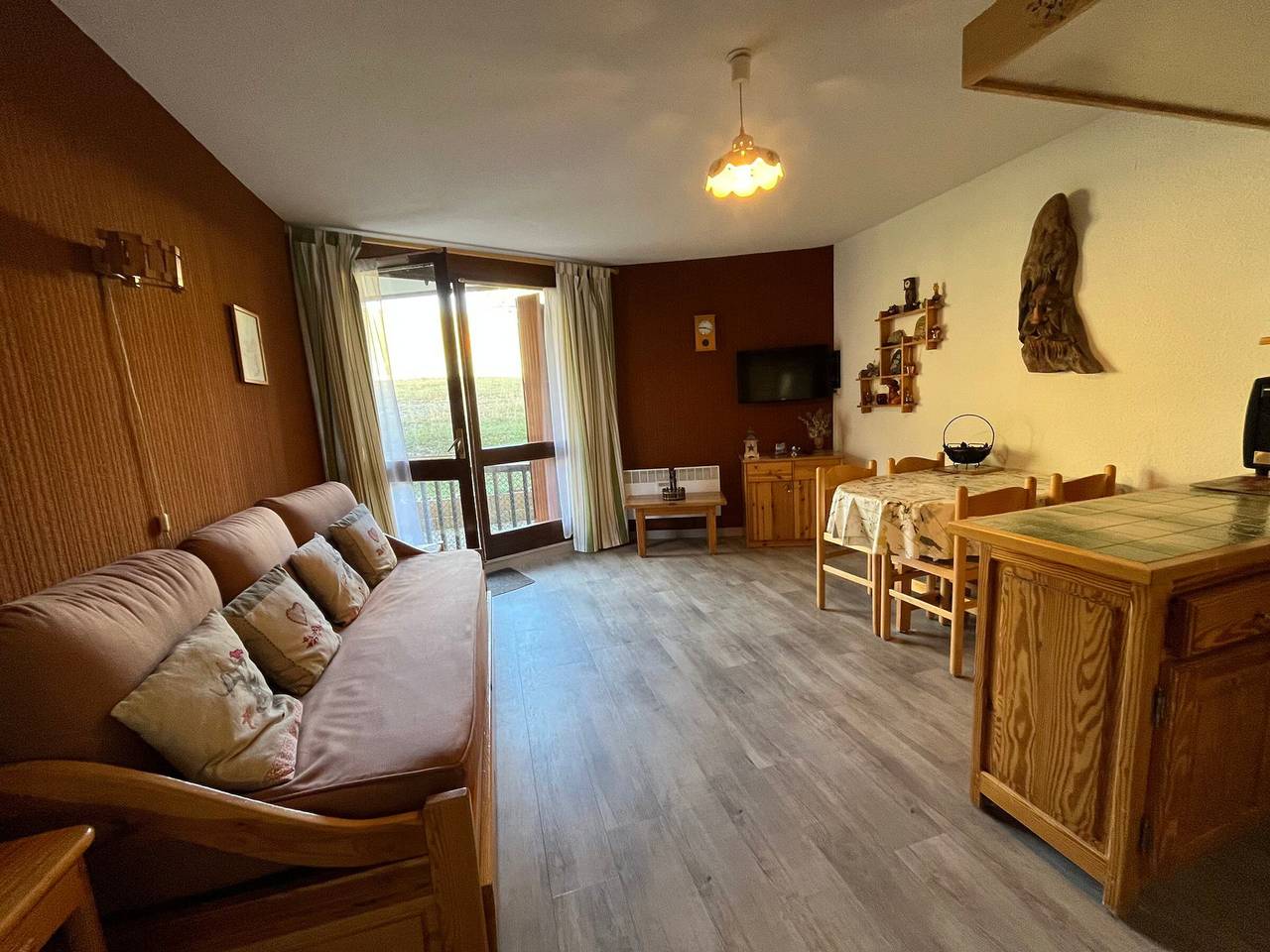 Entire studio, Ideally Located Studio in Les Cimes Residence at Super-Sauze, Ski-In/Ski-Out in Le Sauze, Enchastrayes