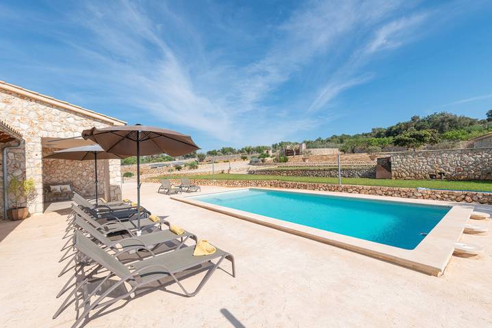 Casa de vacaciones para 8 personas, con terraza y jardín en Ariany
