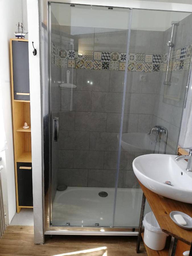 Chambre d’hôte pour 3 personnes, avec jardin et jacuzzi ainsi que sauna et terrasse, adapté aux familles à Aimargues - 4