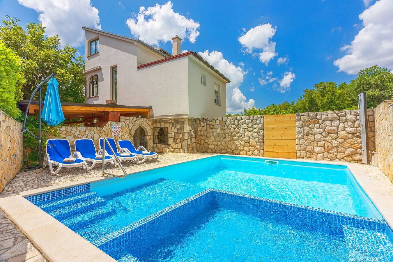 Ganze Wohnung, Ruhiges Apartment mit Holzkohlegrill, Pool mit Whirlpoolfunktion, Waschmaschine, Trockner in Grizane, Primorje-Gorski Kotar