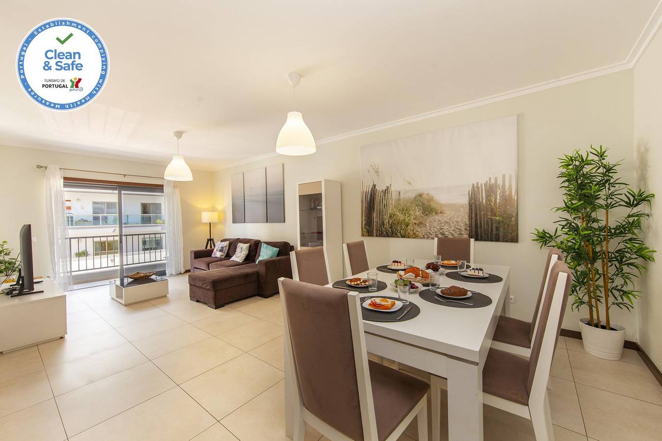 Ganze Wohnung, Ferienwohnung für 5 Personen mit Balkon in São Sebastião, Lagos