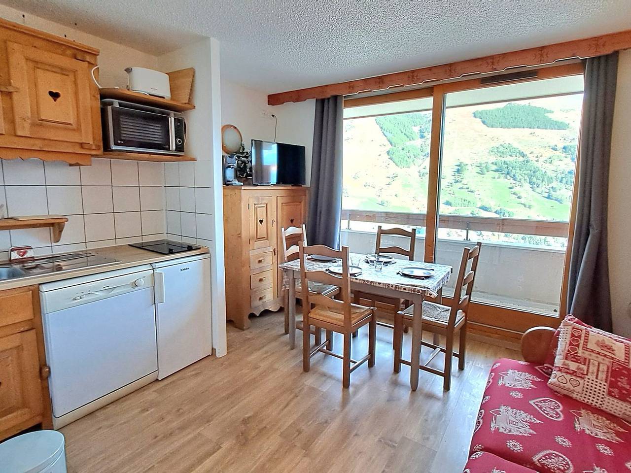 Appartement entier, Appartement cosy avec balcon, pied des pistes, parking couvert in Vénosc, Les Deux Alpes