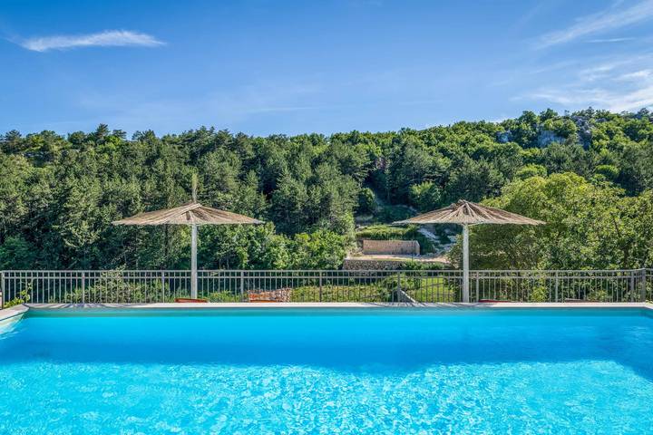 Ferienhaus für 8 Personen, mit Whirlpool und Balkon sowie Pool