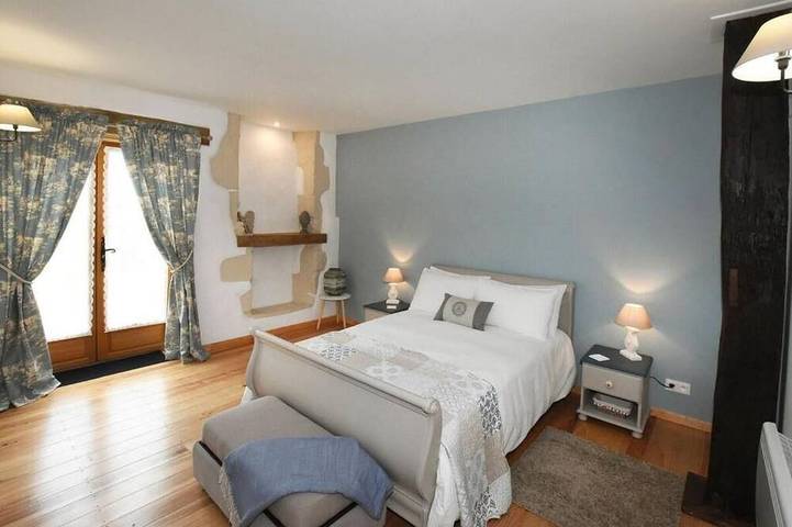 Location de vacances pour 2 personnes, avec piscine et jardin à Roquebrune