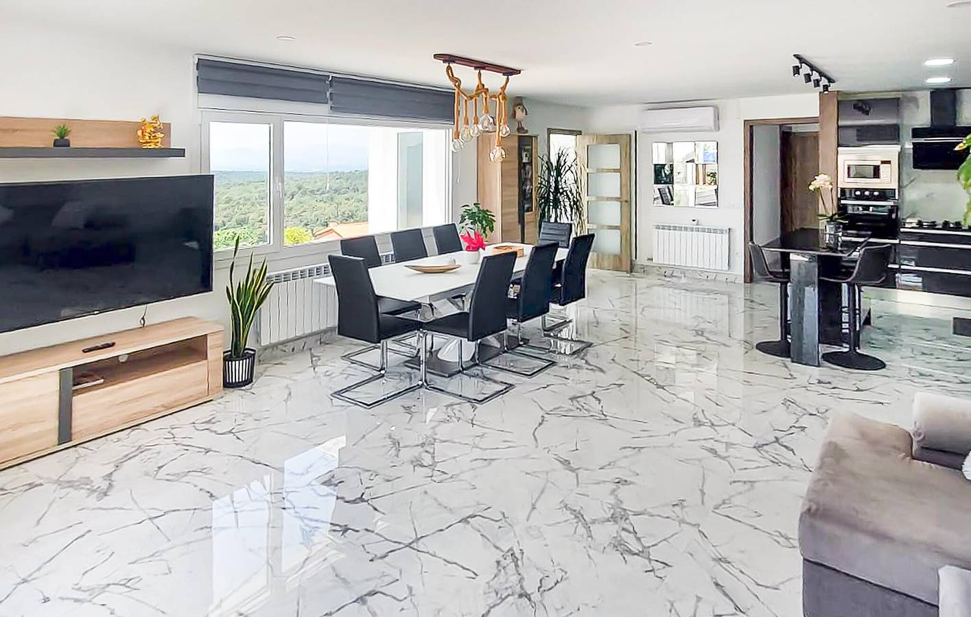 Ruime woning op 1,5 km van het strand: inclusief wifi, zwembad, parkeerplaats en airconditioning! in Central Lloret de Mar, Lloret de Mar