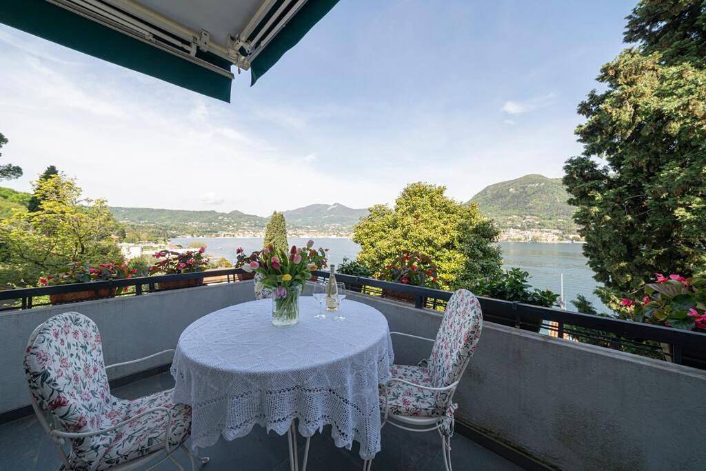 Villa Magnolie, accesso a lago in San Felice del Benaco, Prealpi Gardesane