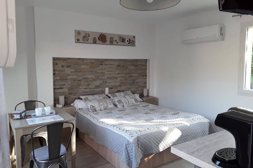 Apartamento entero, Finches Nest - Self-contained apartment for two with swimming pool and jacuzzi! in Saint-Martin-de-Londres, Región de Lodève
