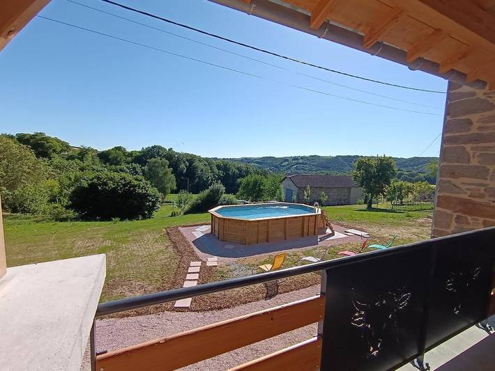 Location de vacances pour 10 personnes, avec jardin ainsi que piscine et vue à Boisset (Cantal) - 3