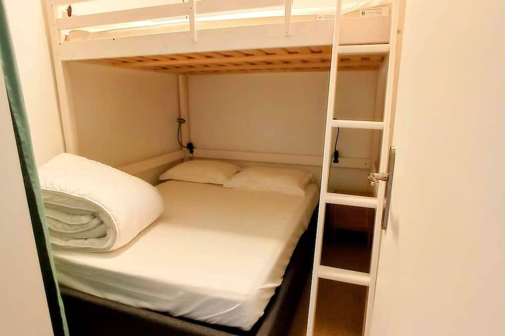 Entire apartment, Studio cabin, sleeps 4, on the Sainte Cécile esplanade in Sainte Cécile Plage, Camiers